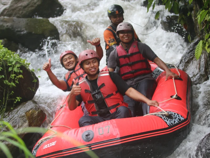 Arjuno Trip rafting Pacet di Sungai Kromong bersama TOS Adventure